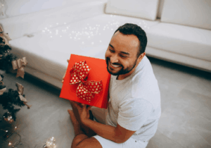 Les 3 meilleurs cadeaux de Noël pour un futur papa, qu&rsquo;il va vraiment utiliser